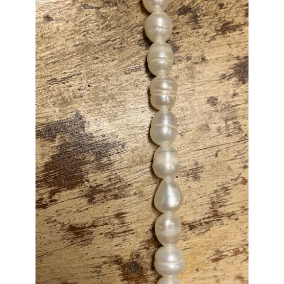 Strand of Ring Pearls with Vintage Gold Tone Clasp 25 Inches - Picture 4 of 5